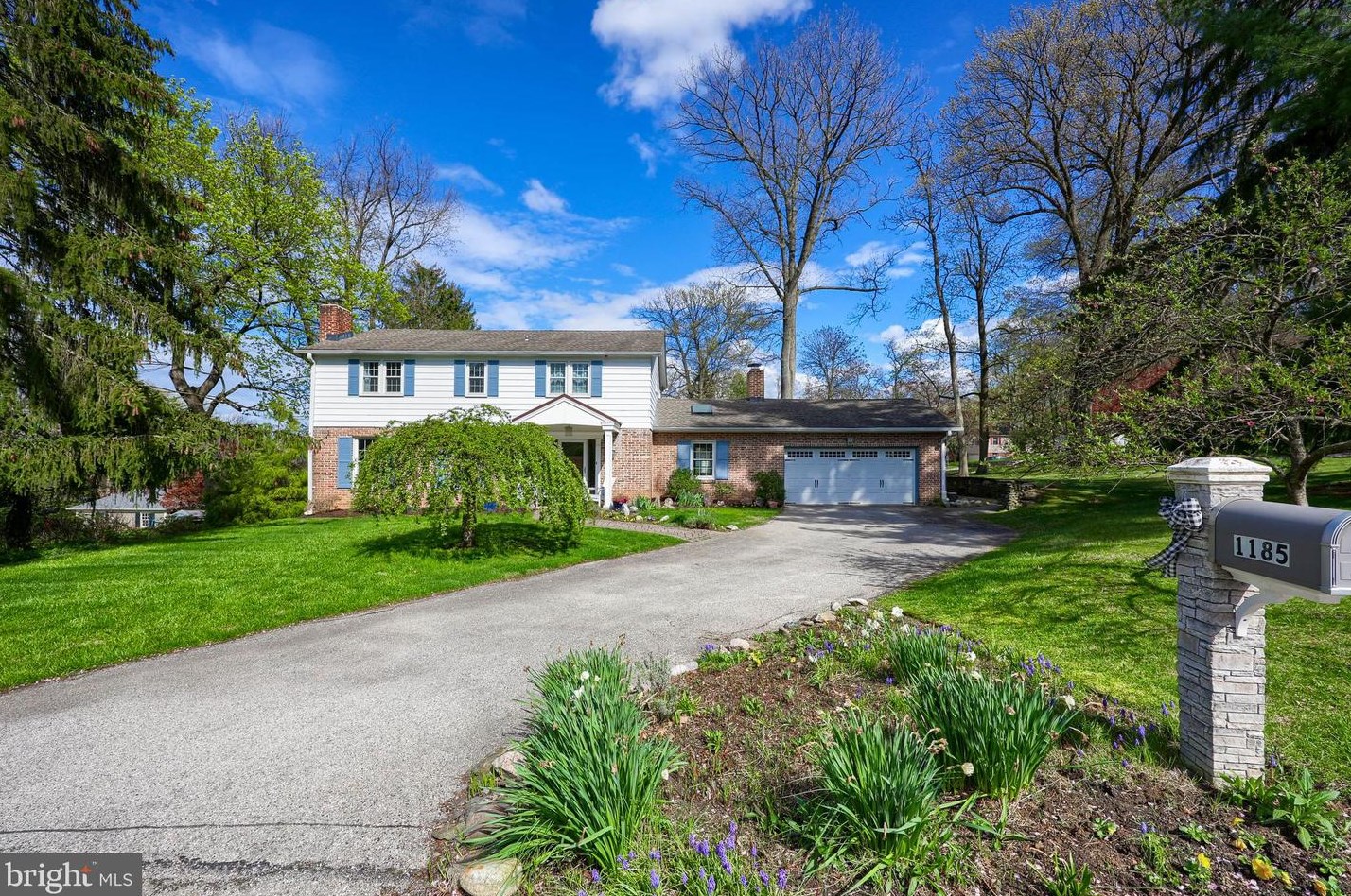 1185 Woodland Dr, York, PA 17403-3633