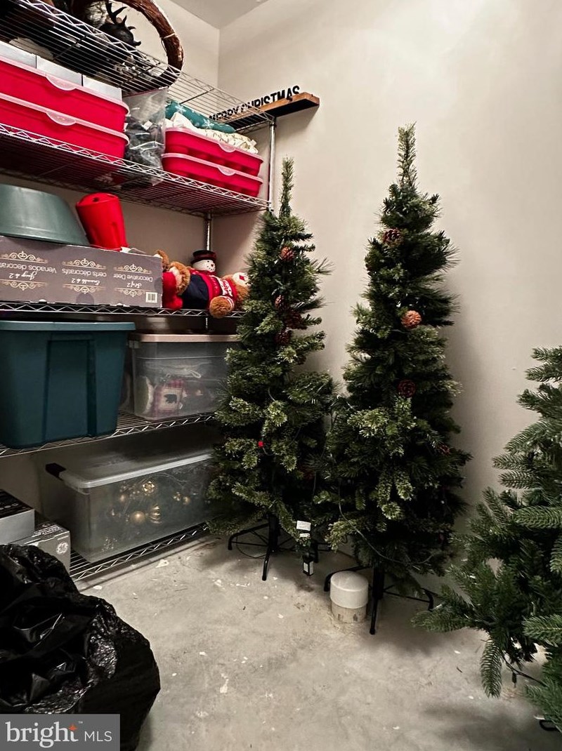 2251 Water Garden Dr, Hanover PA 17331-8323 exterior