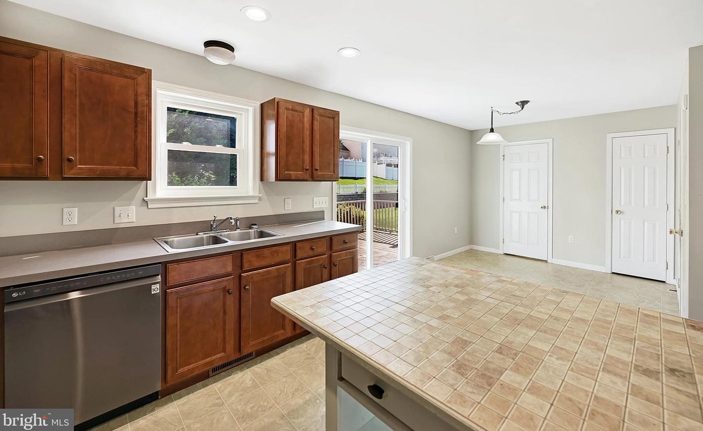 270 Thomas Armor Dr, Bittersville PA 17366-9000 exterior