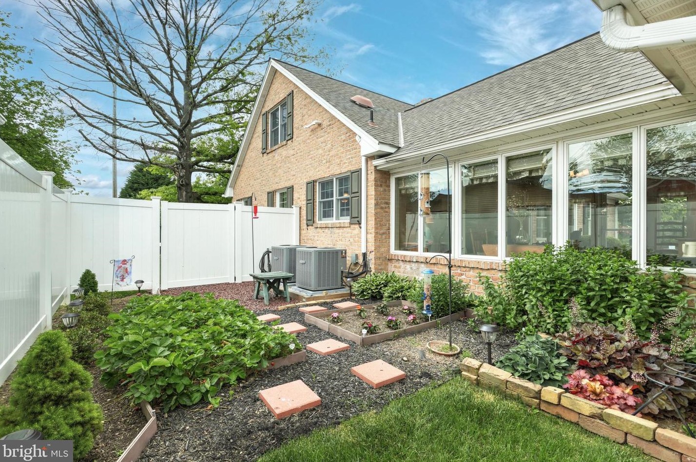 387 Dart Dr, Hanover PA 17331-1324 exterior