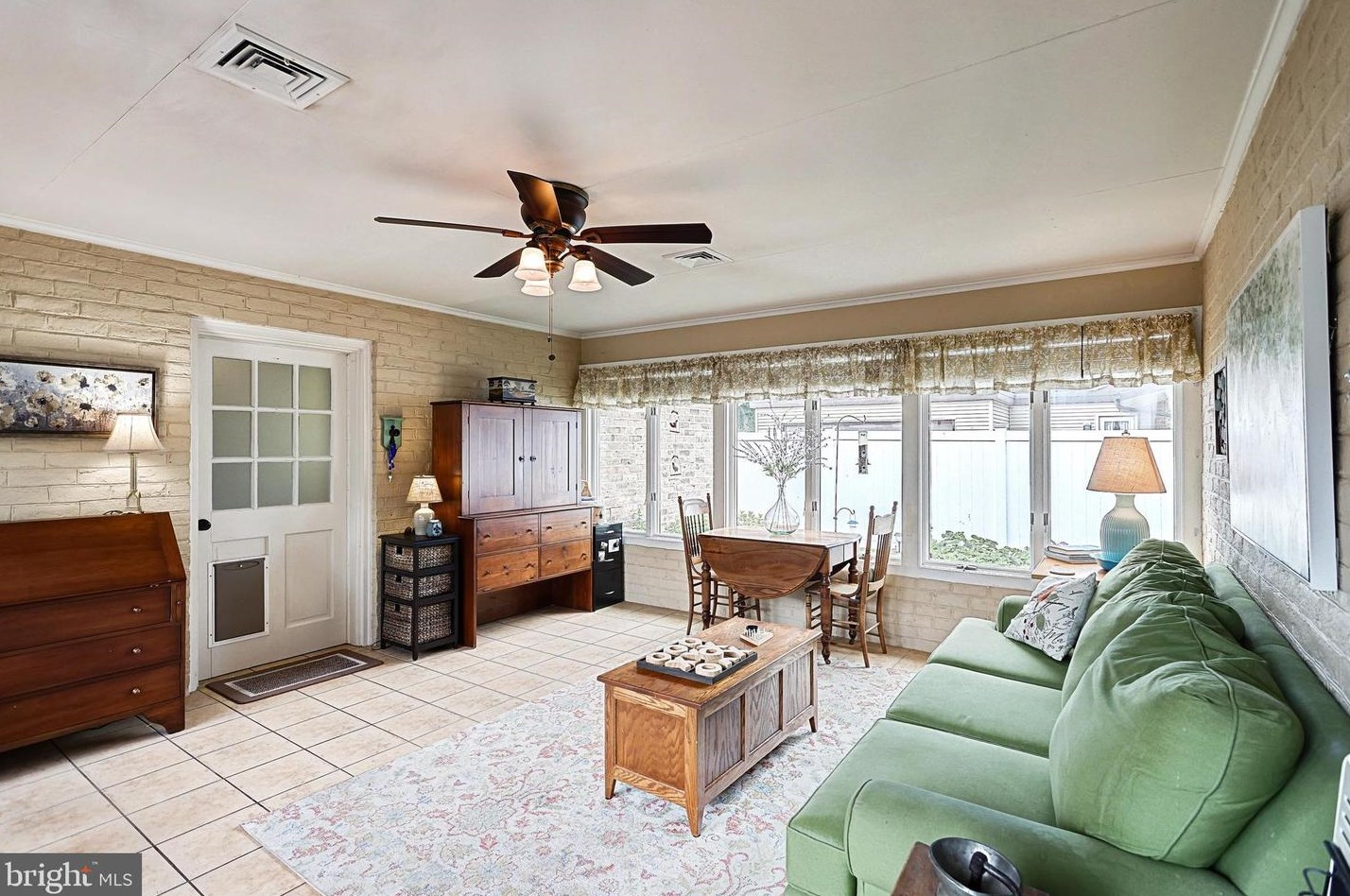 387 Dart Dr, Hanover PA 17331-1324 exterior