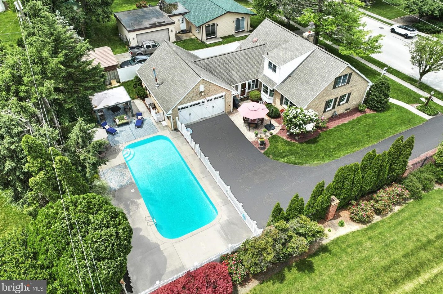 387 Dart Dr, Hanover, PA 17331-1324