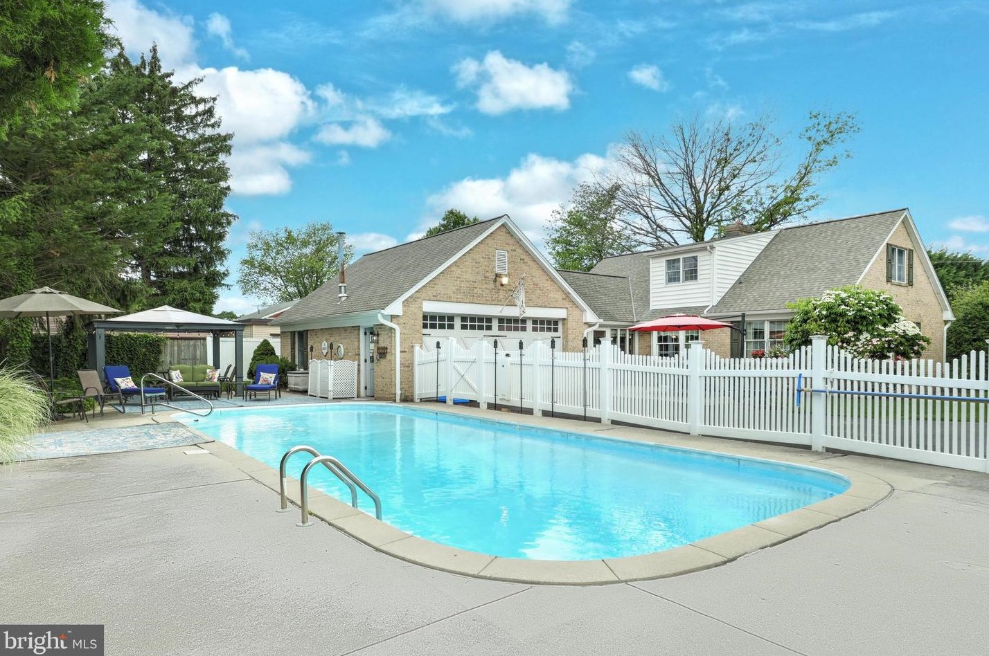 387 Dart Dr, Hanover PA 17331-1324 exterior