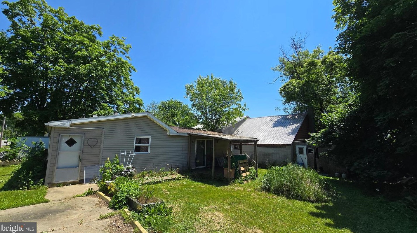 75 Crest Hill Ln, Red Lion, PA 17356-7834
