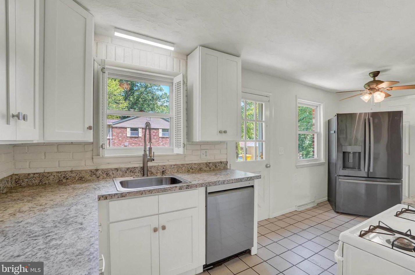 557 Lakeside Dr, Tolna, PA 17349
