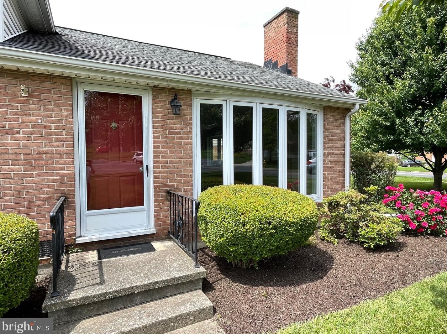 930 Sundale Dr, York, PA 17402-3636