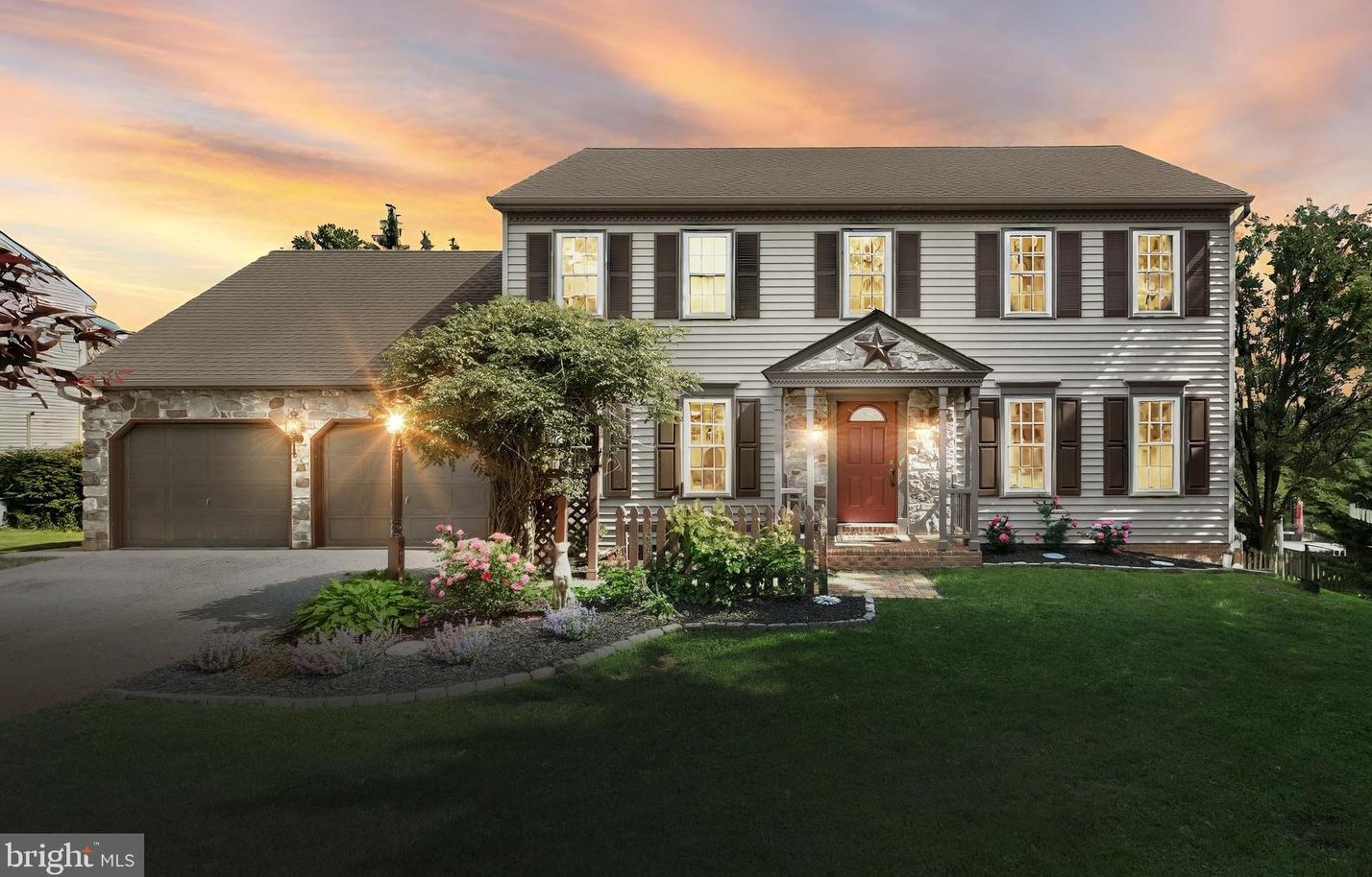 532 El Dorado Dr, Red Lion, PA 17356-8700
