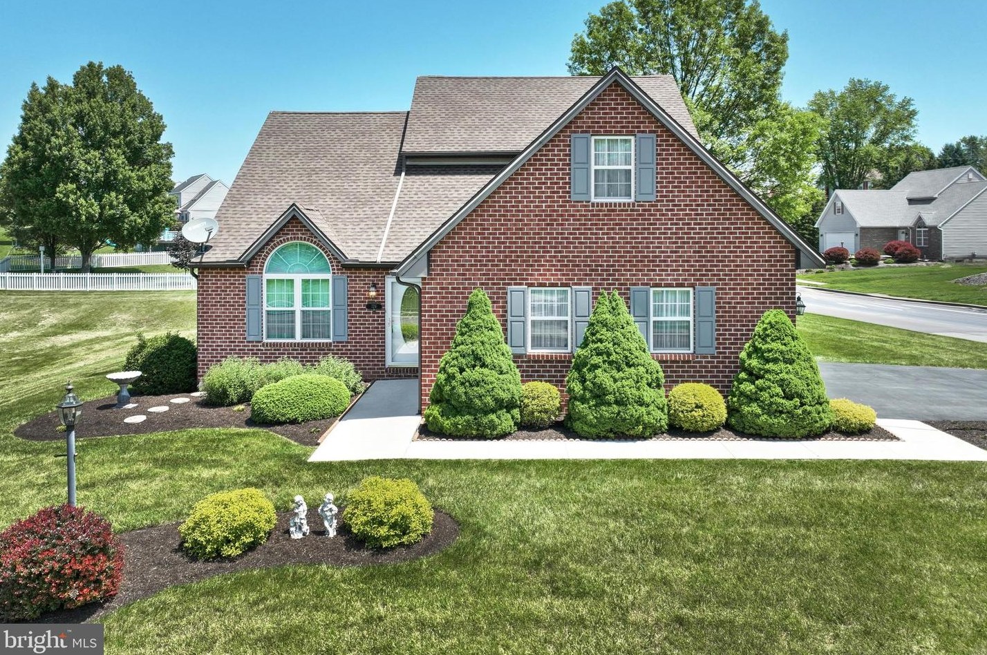 129 Winston Dr, York, PA 17408-1033