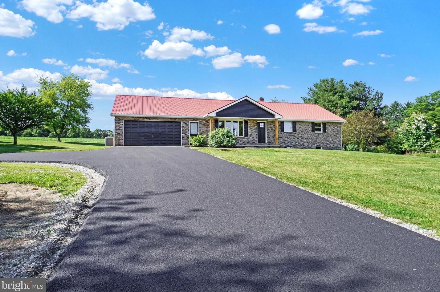 4308 Sycamore Ln, Red Lion, PA 17356-8190