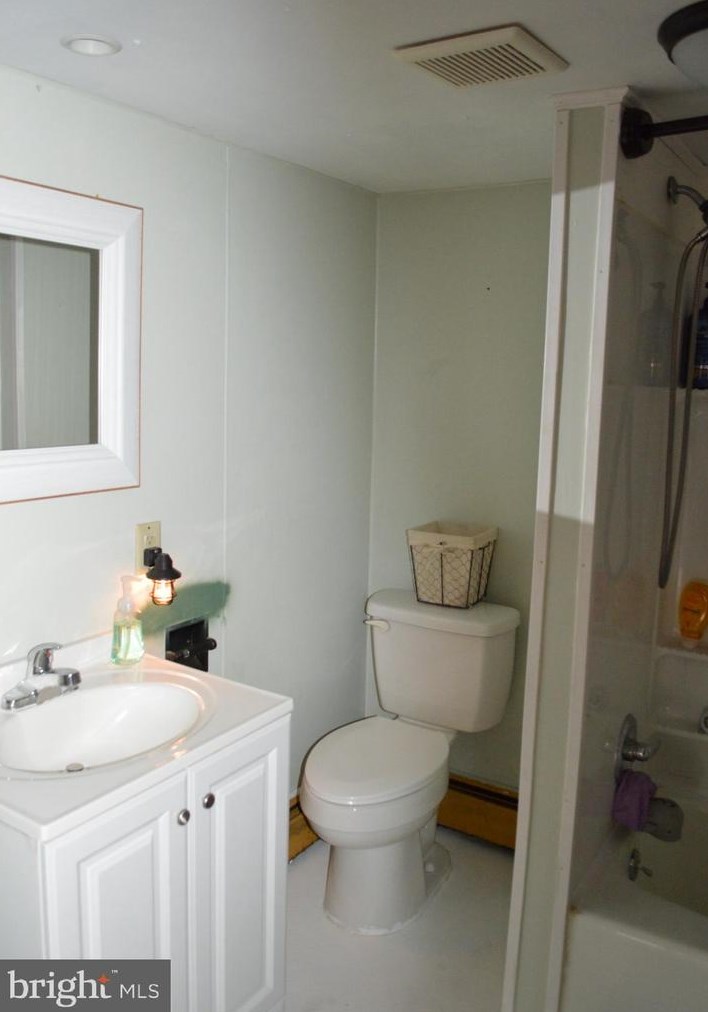 210 Charles Ave, Hanover PA 17331-3338 exterior