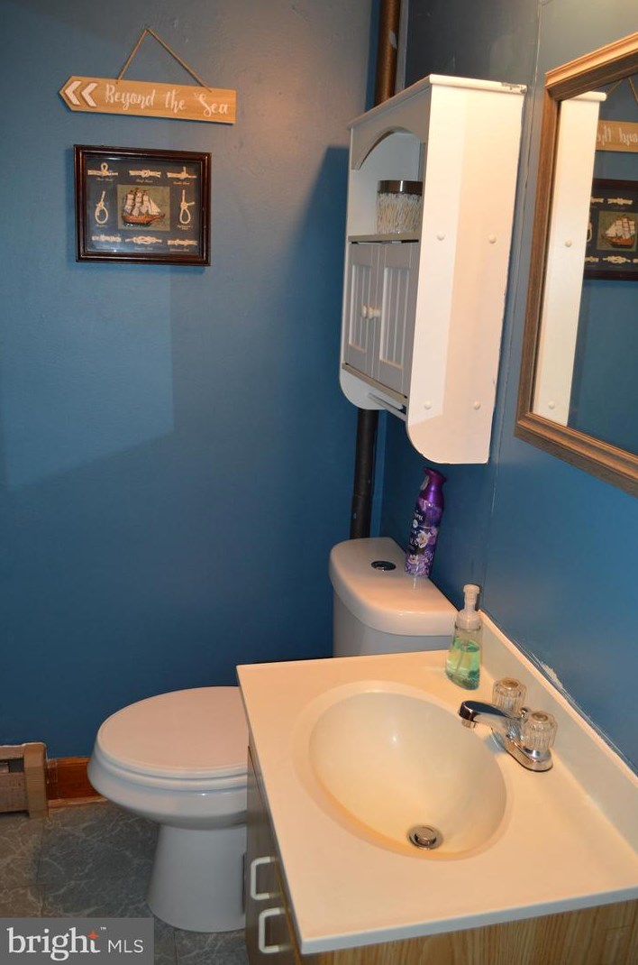 210 Charles Ave, Hanover PA 17331-3338 exterior