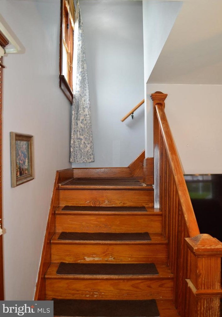 210 Charles Ave, Hanover PA 17331-3338 exterior