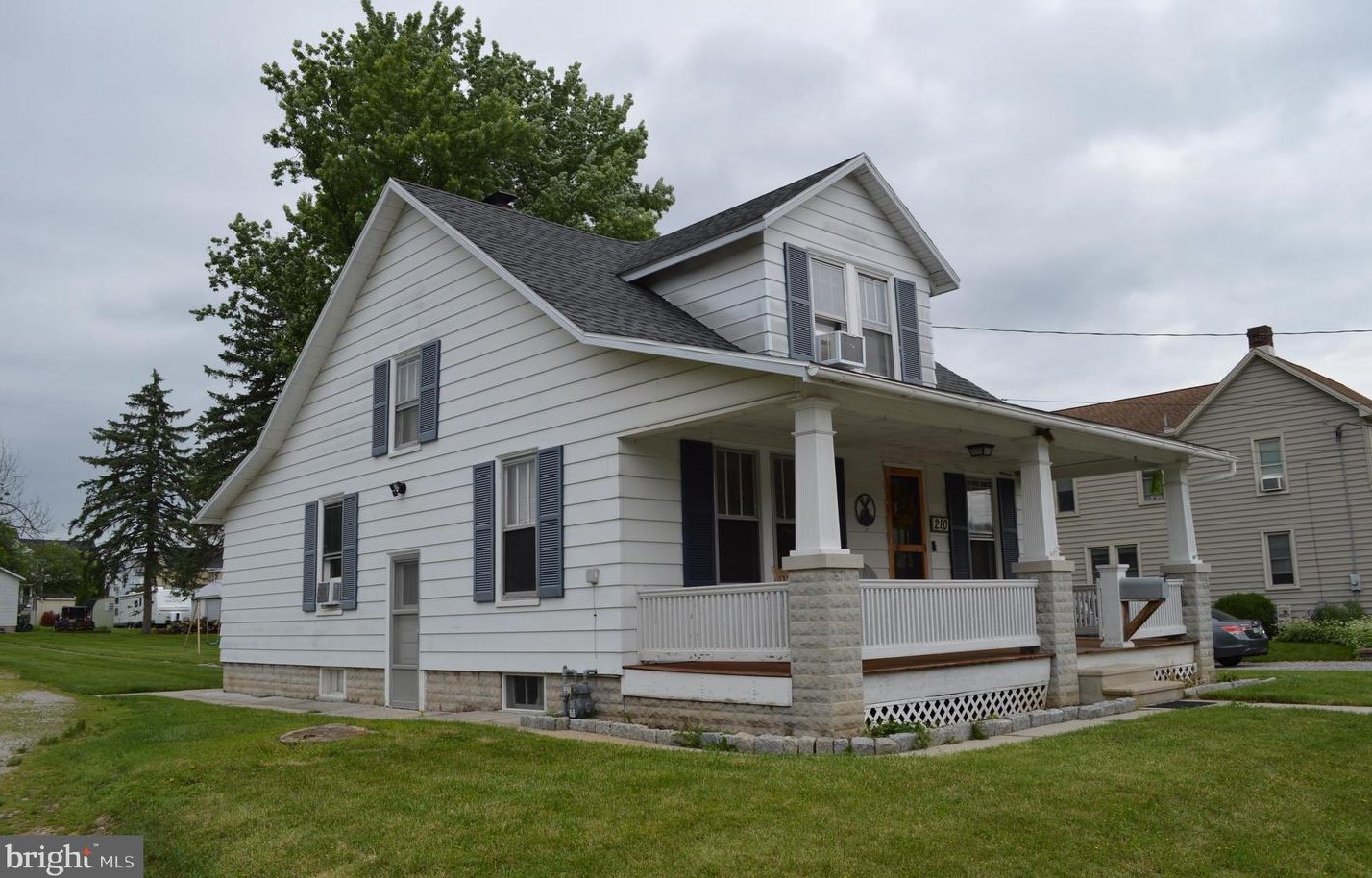 210 Charles Ave, Hanover, PA 17331-3337