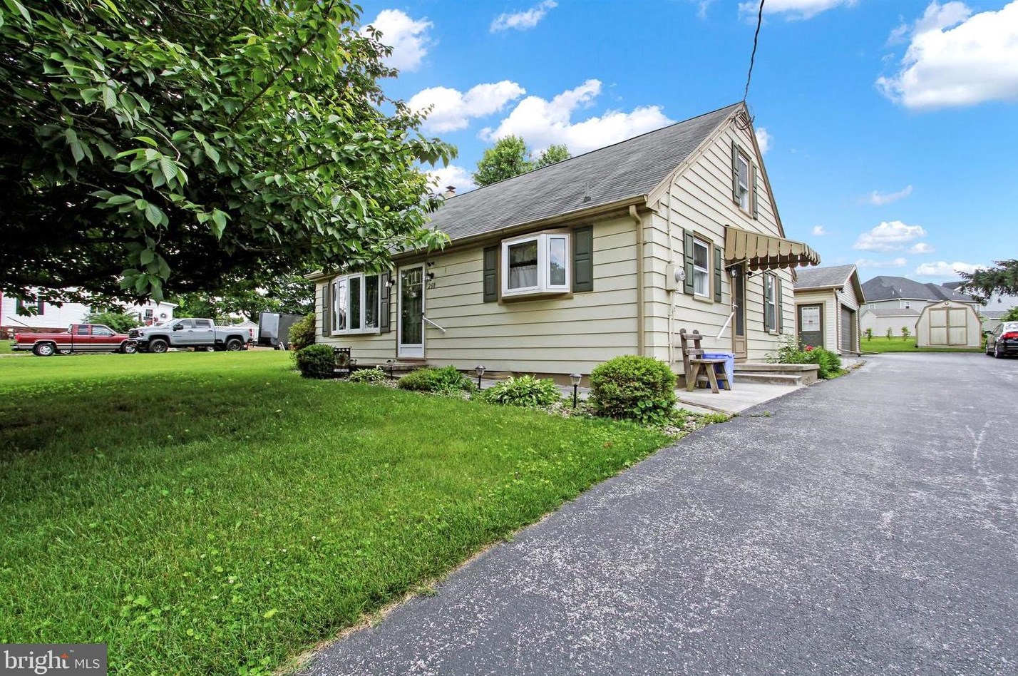 260 Clover Ln, Hanover, PA 17331-9249