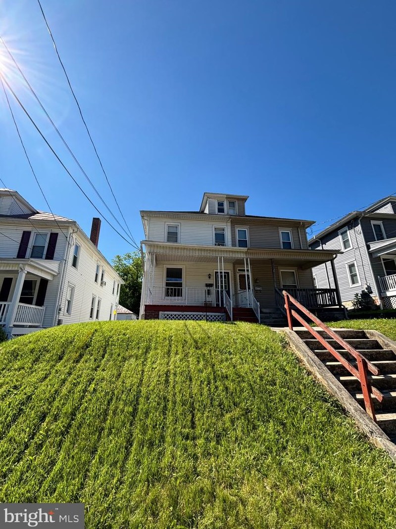 110 E High St, Red Lion, PA 17356