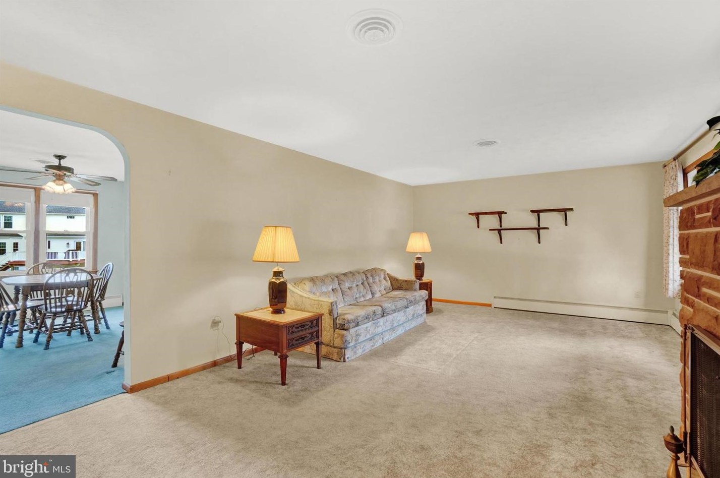 211 Highland Dr, Shrewsbury, PA 17361-1207