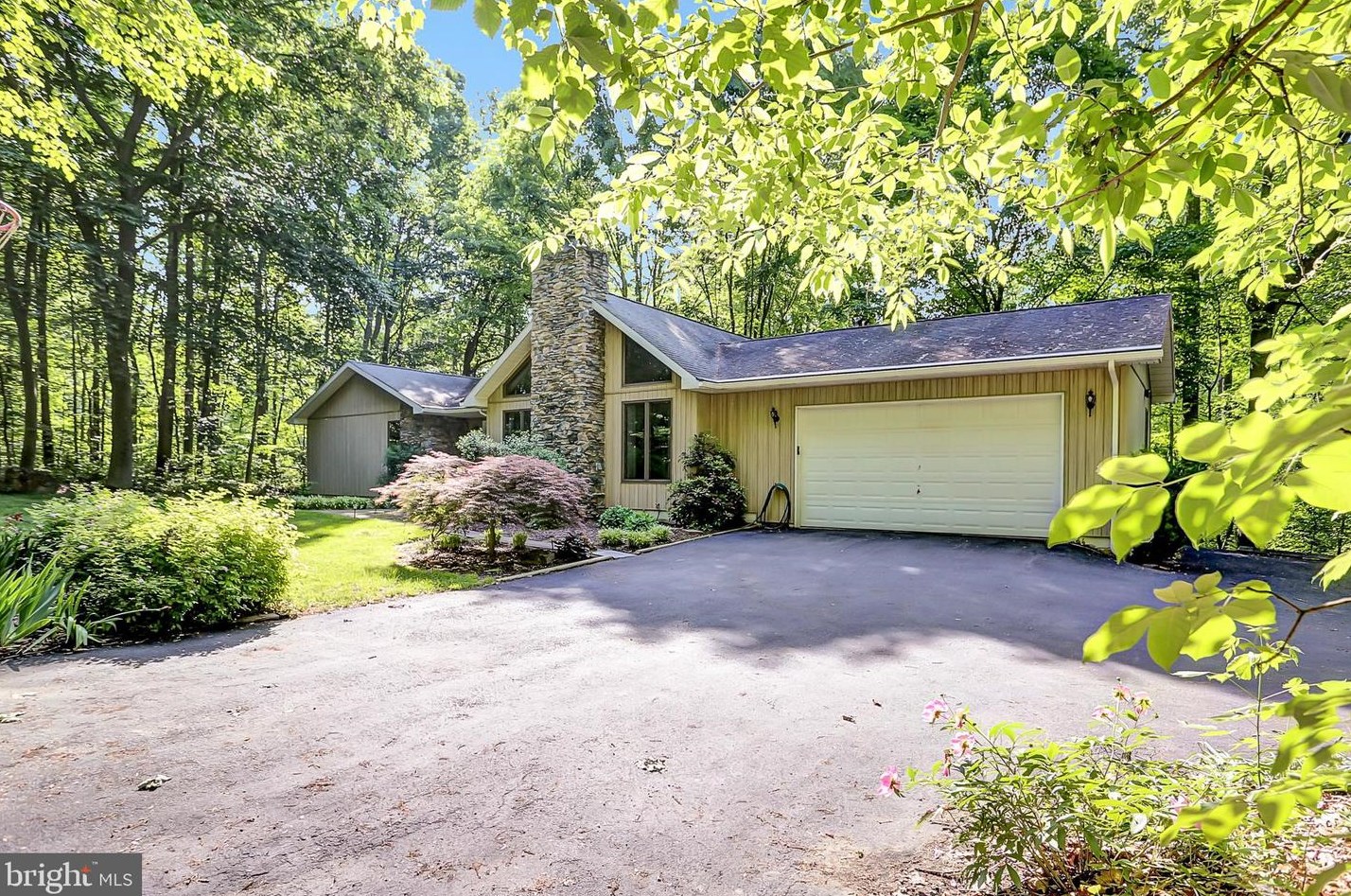 1000 Twin Lakes Rd, Alpine, PA 17339