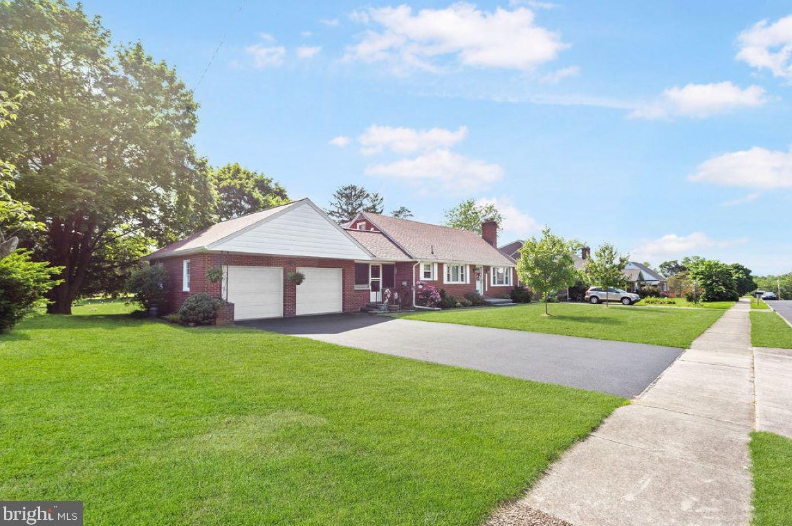 111 Park Heights Blvd, Hanover, PA 17331