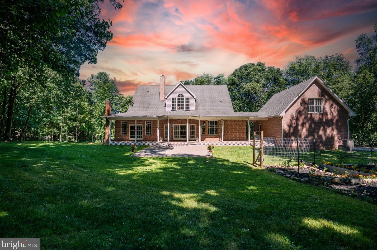 135 Dale Dr, Fawn Grove, PA 17321-9398