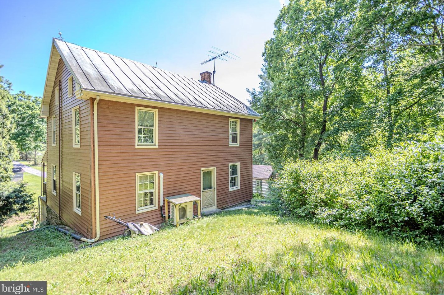 497 Laurence Dr, Hanover PA 17331-8499 exterior