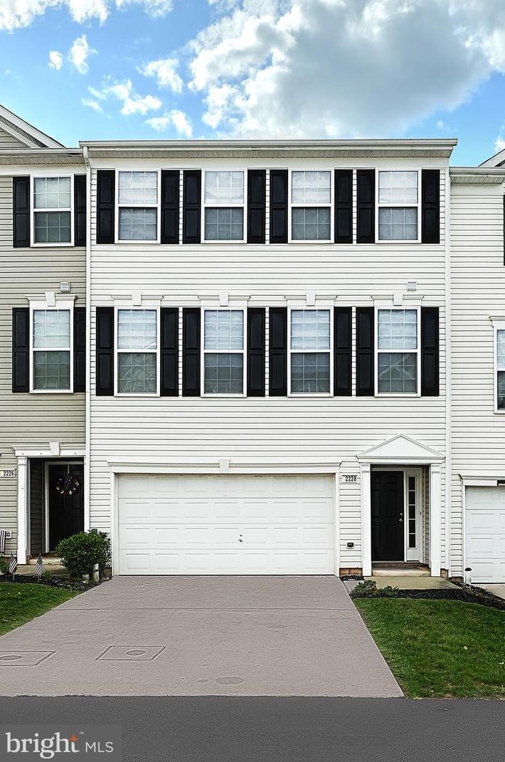 2228 Golden Eagle Dr, York, PA 17408-9410