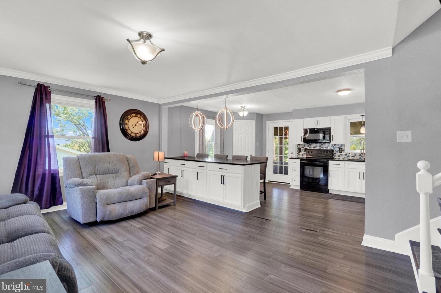 665 Hammond Rd, York, PA 17406-2322