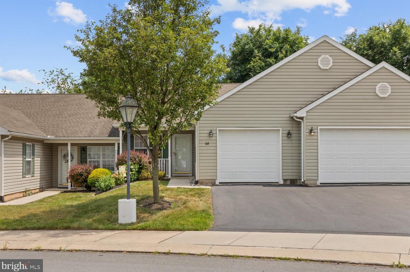 64 Hagarman Dr, York, PA 17408-4549