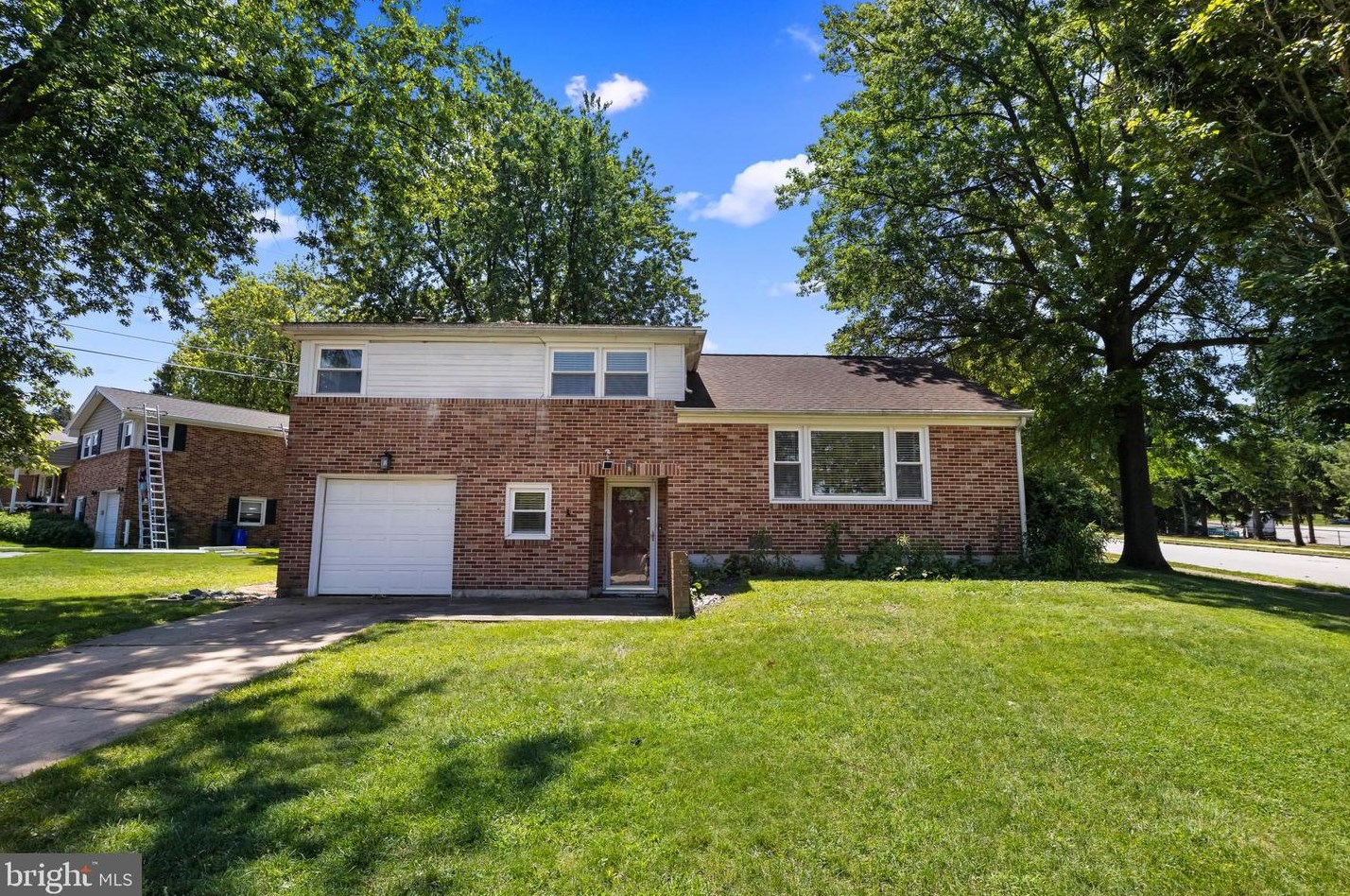 2422 Wharton Rd, York, PA 17402-3641
