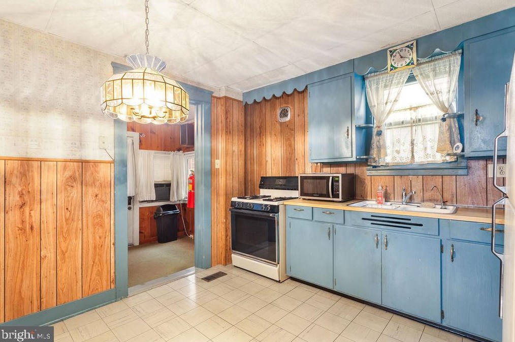 6 Penn St, Hanover PA 17331-1924 exterior