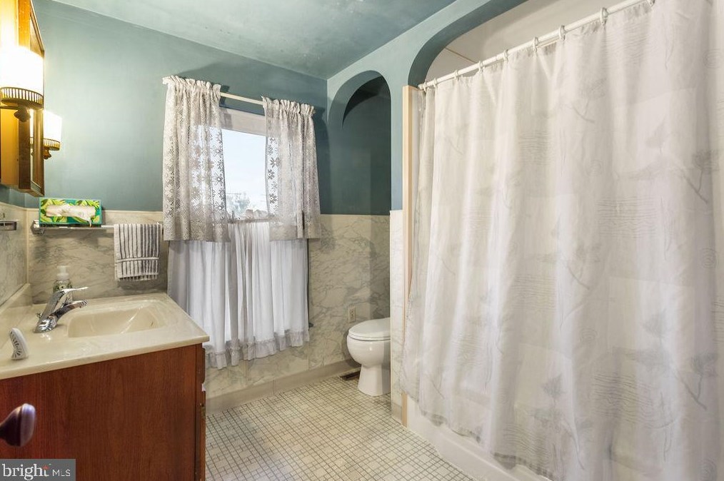 6 Penn St, Hanover PA 17331-1924 exterior