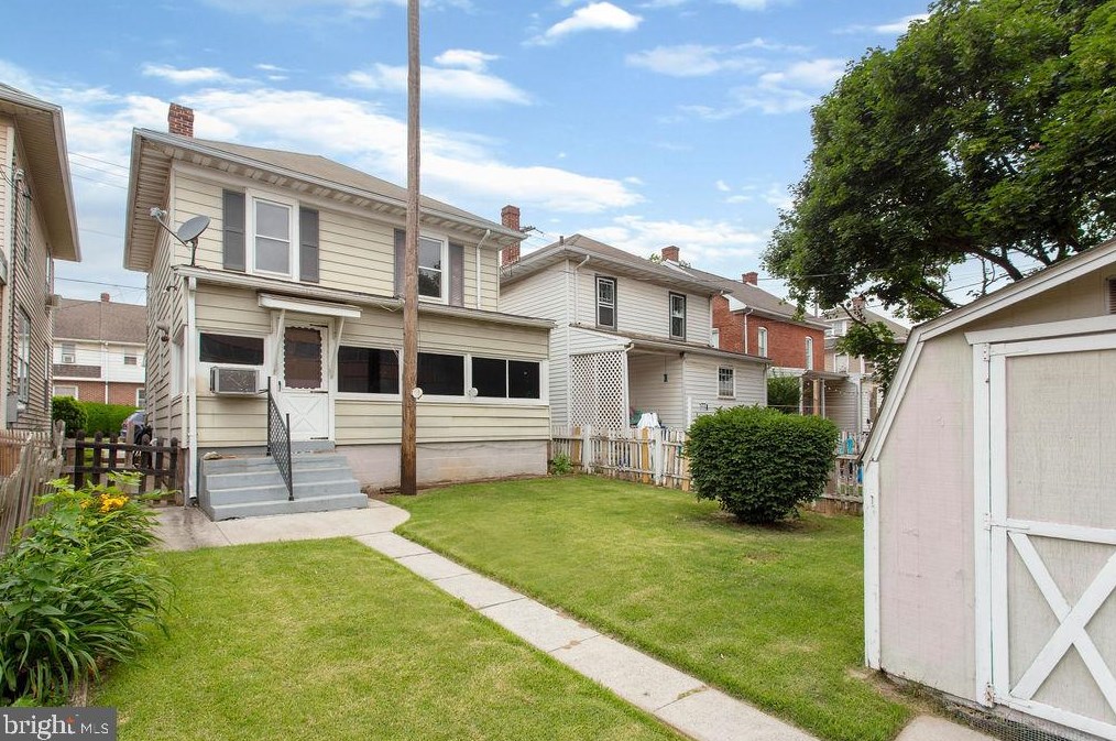 6 Penn St, Hanover PA 17331-1924 exterior