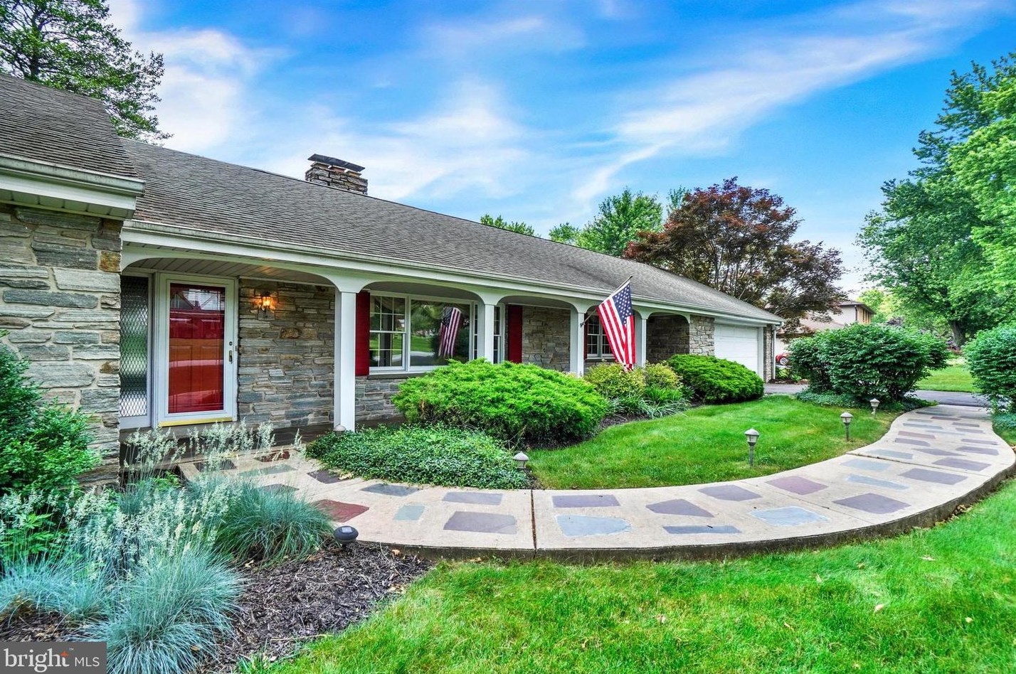 1005 Detwiler Dr, York, PA 17404-1103