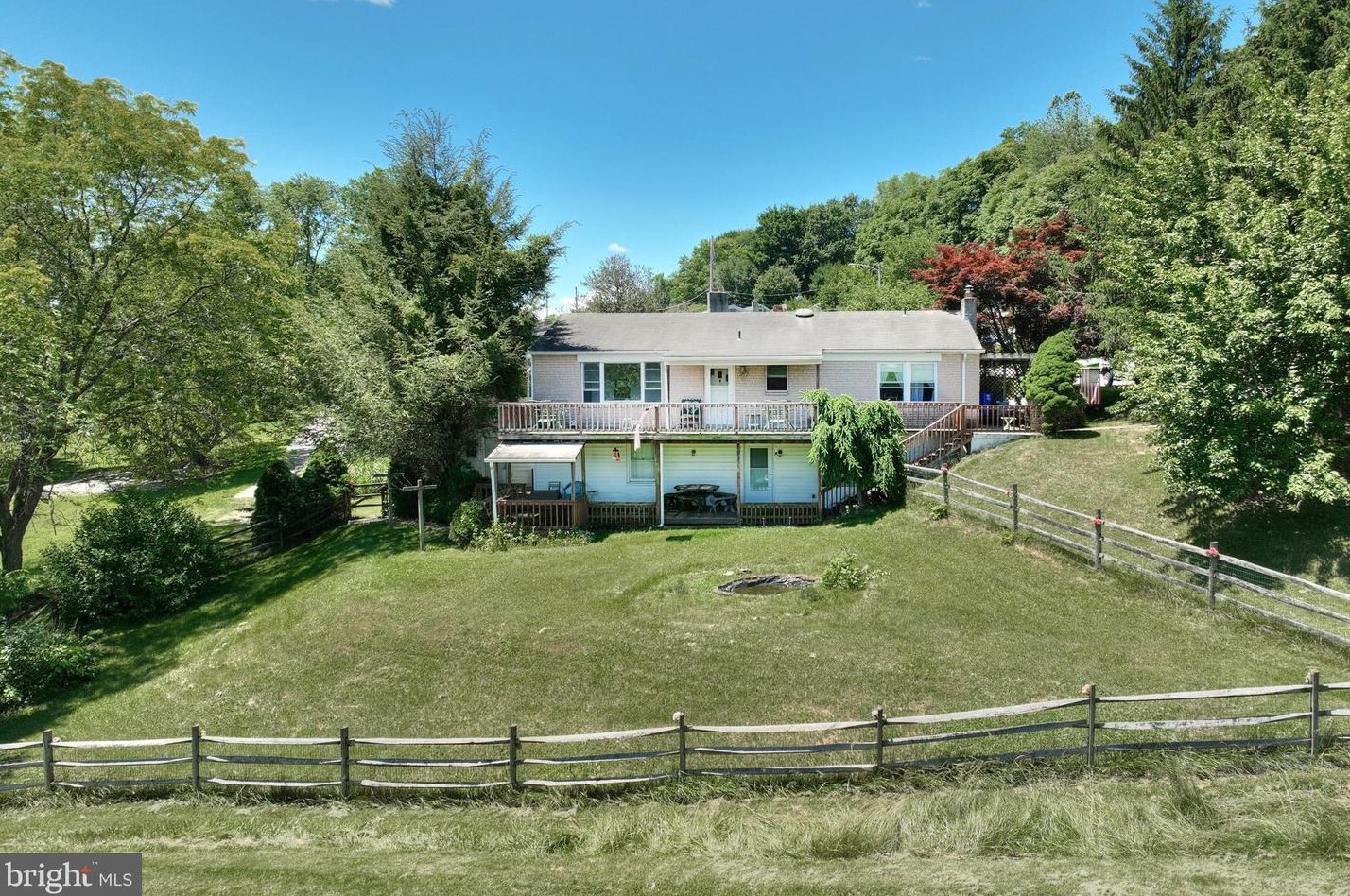 65 Pine St, Hametown, PA 17327-8926