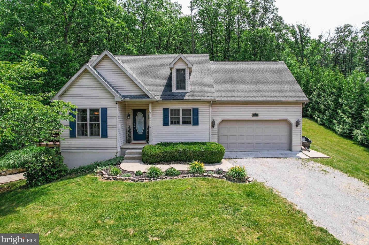 7522 Lacey Ln, Spring Grove, PA 17362-8699