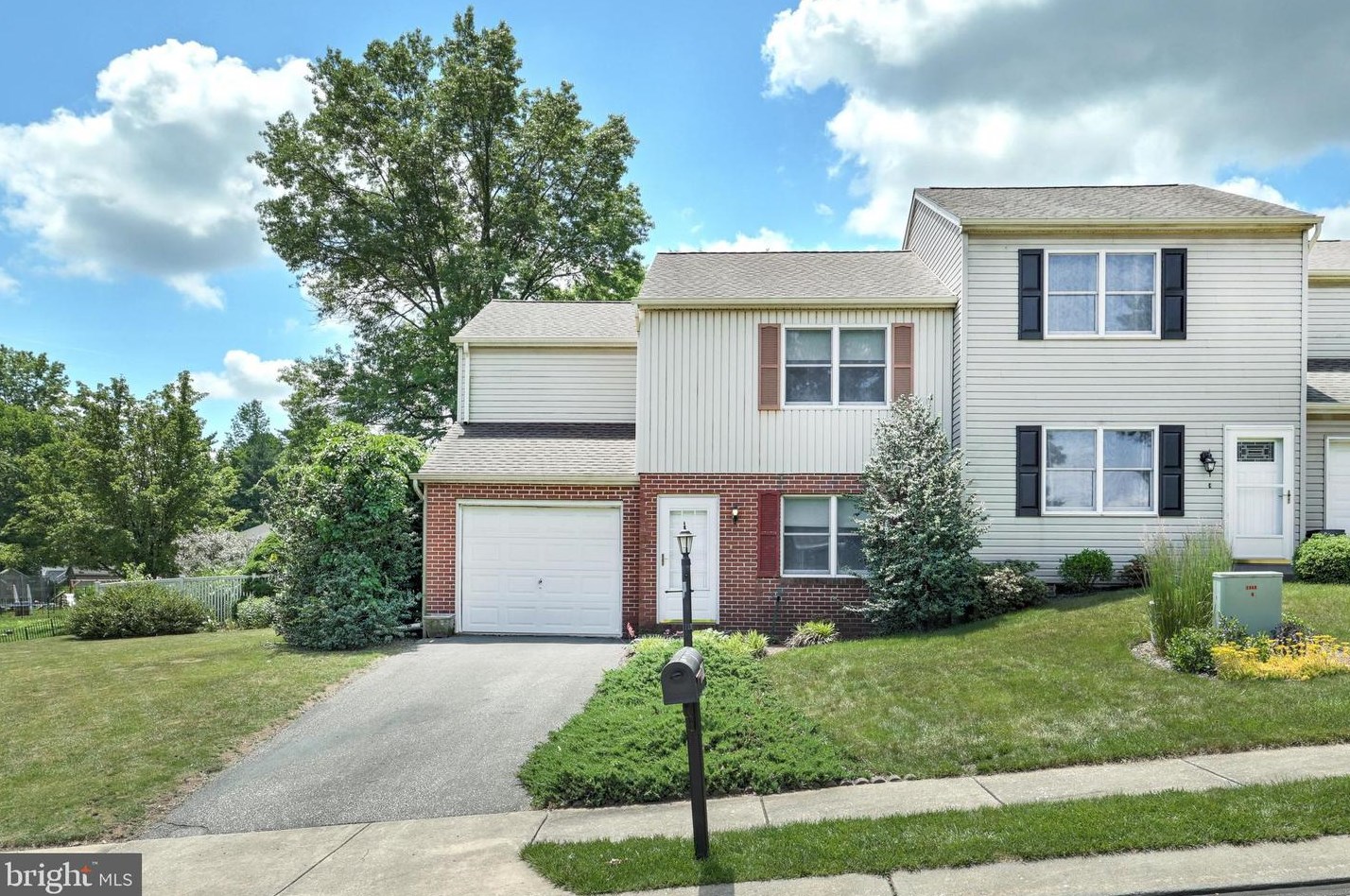 240 Boxwood Rd, Strinestown, PA 17345
