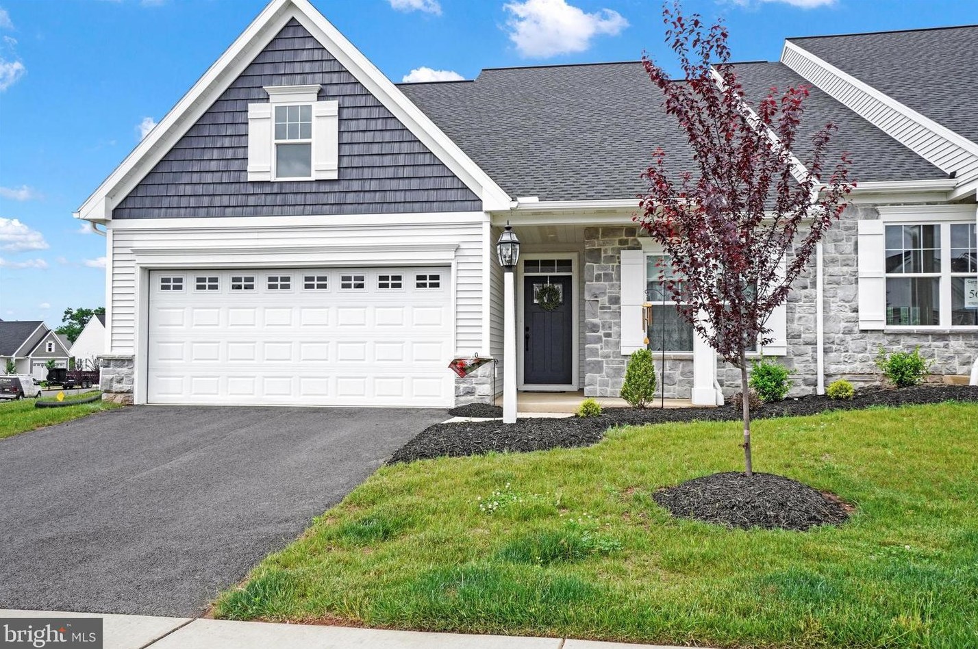916 Shadowbrooke Dr, York, PA 17315-2862