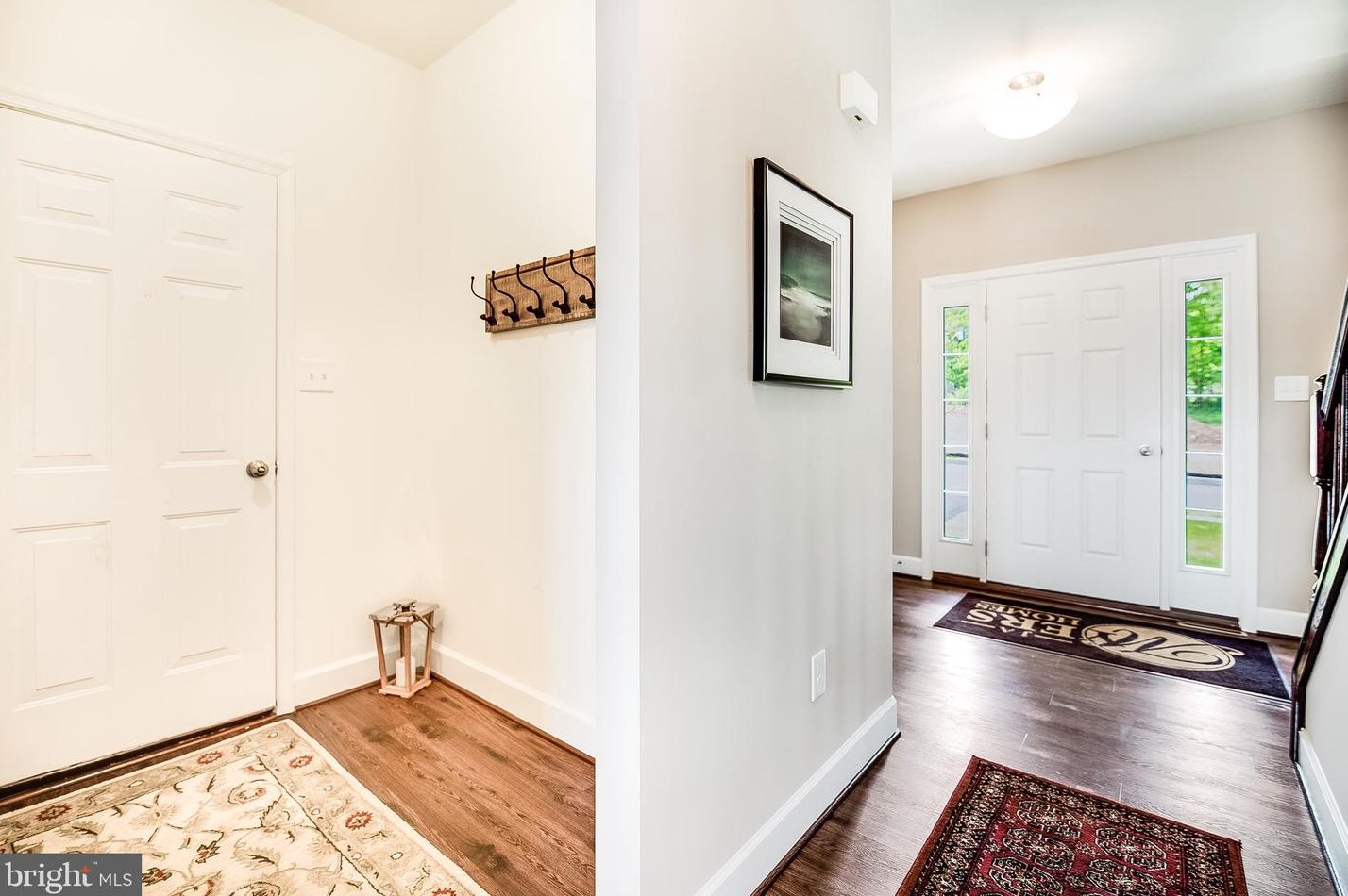 1221 Maple Ln, Hanover, PA 17331-9251