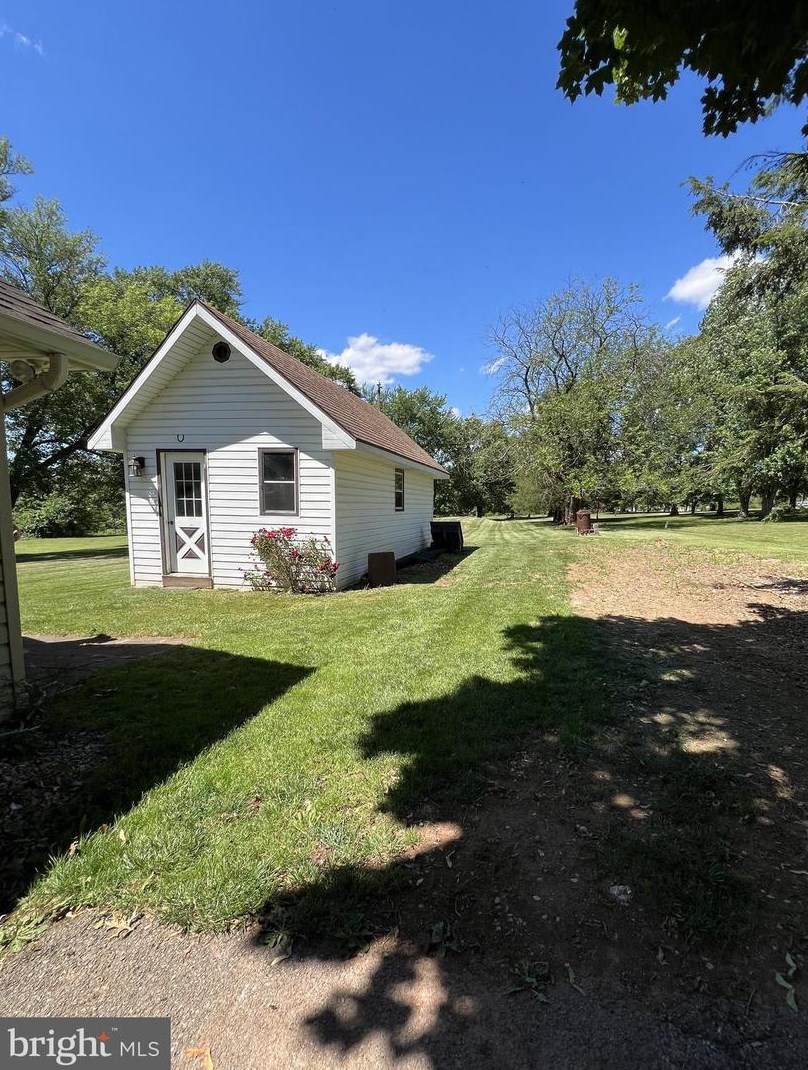 2085 Roosevelt Ave, York PA 17401-2915 exterior