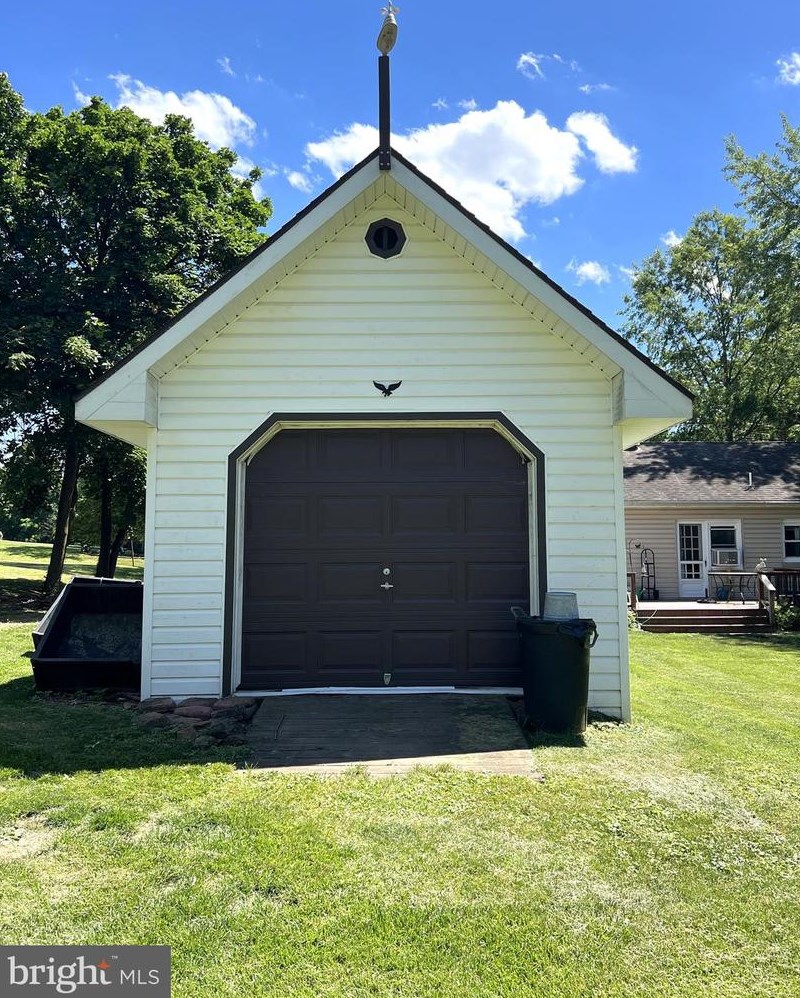 2085 Roosevelt Ave, York PA 17401-2915 exterior