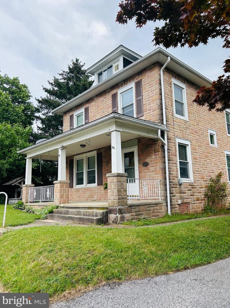 241 Main St, Strinestown, PA 17345-1501