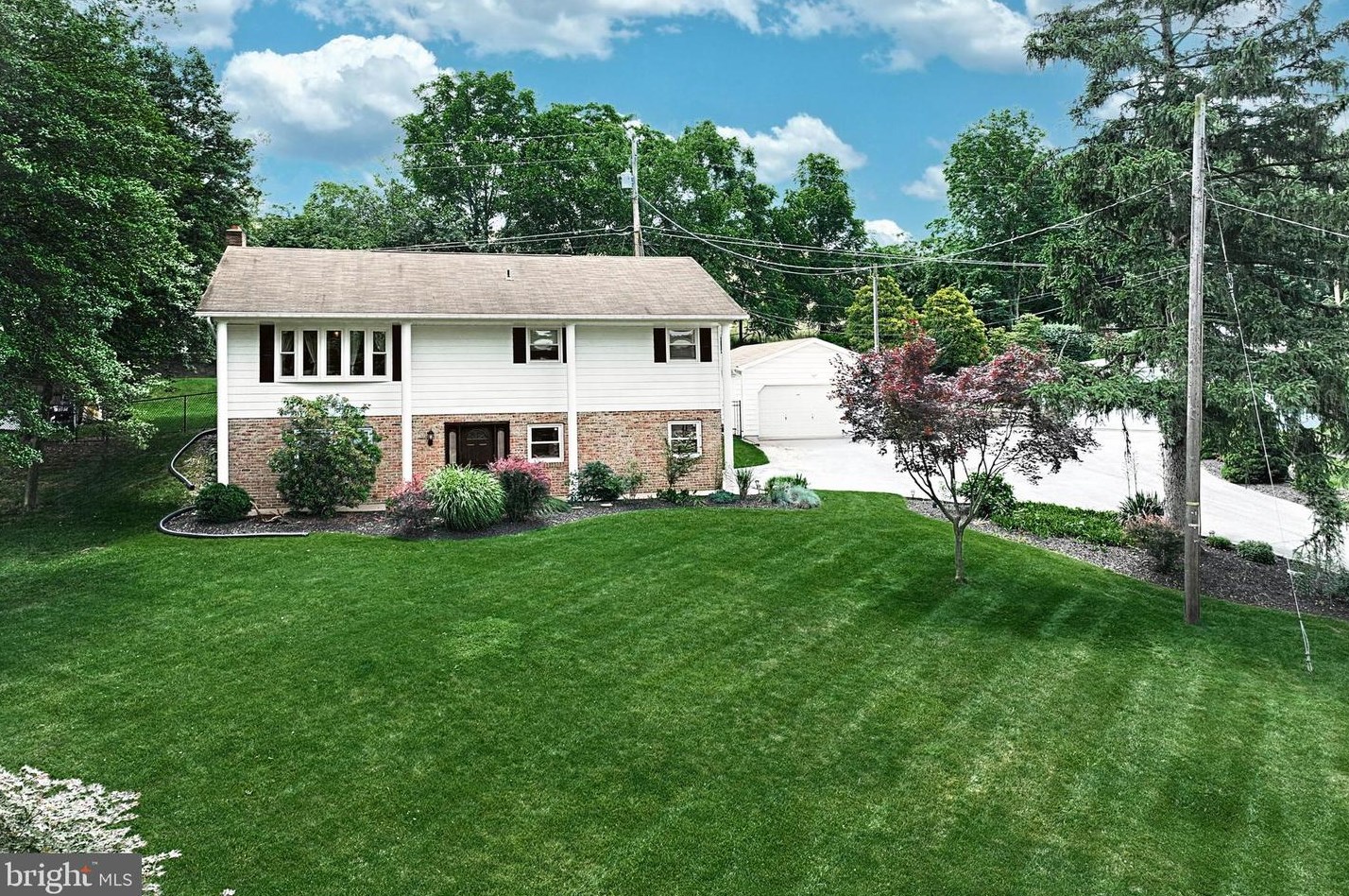 5206 Rockery Rd, Spring Grove, PA 17362