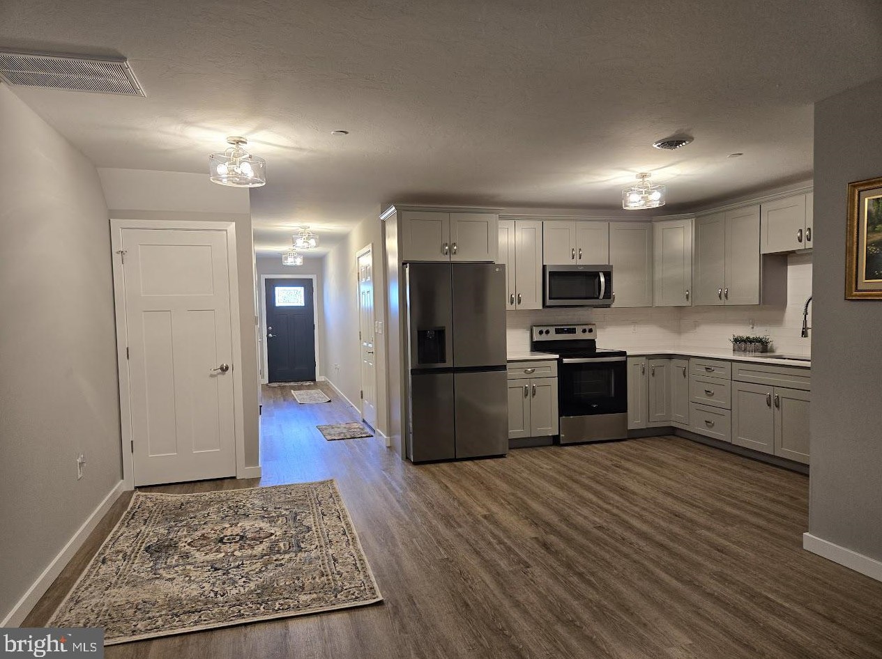 664 Walnut St, Hanover PA 17331-3160 exterior