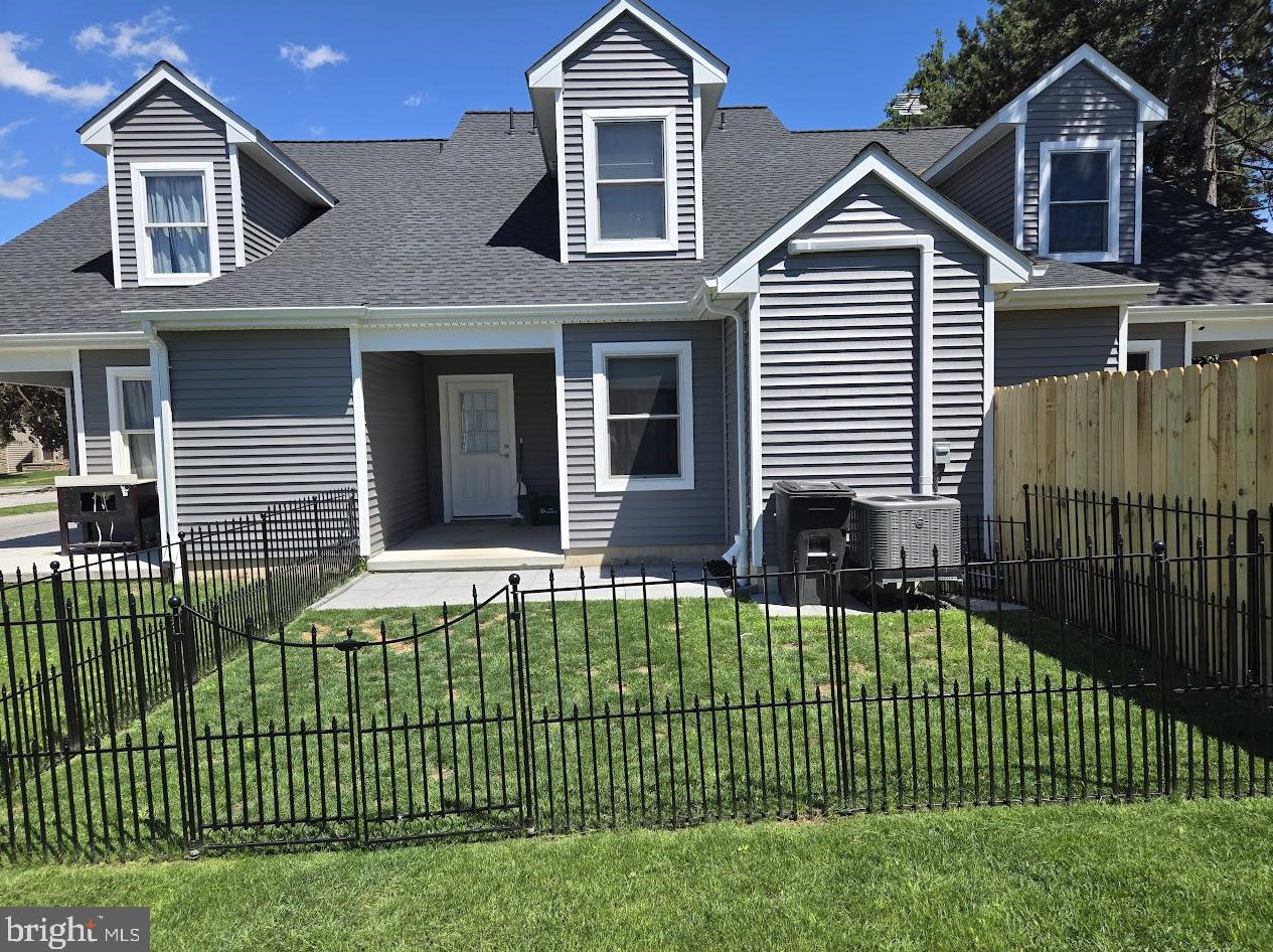 664 Walnut St, Hanover, PA 17331-2049