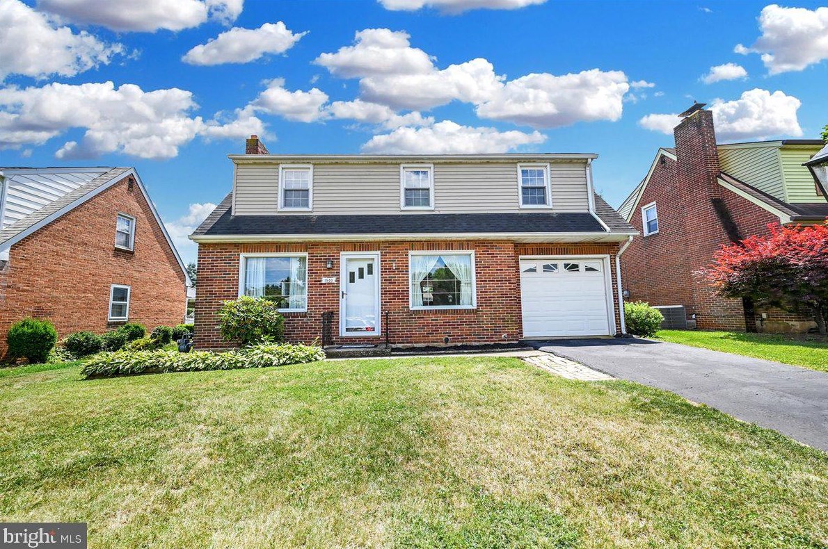 1940 White St, York, PA 17404-5236