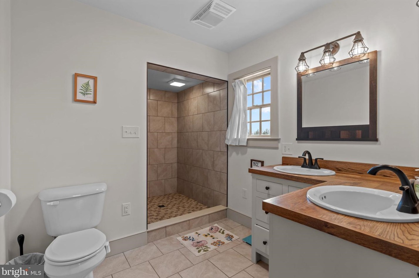 445 Bowers Brg Rd, Strinestown PA  17345-9231 exterior