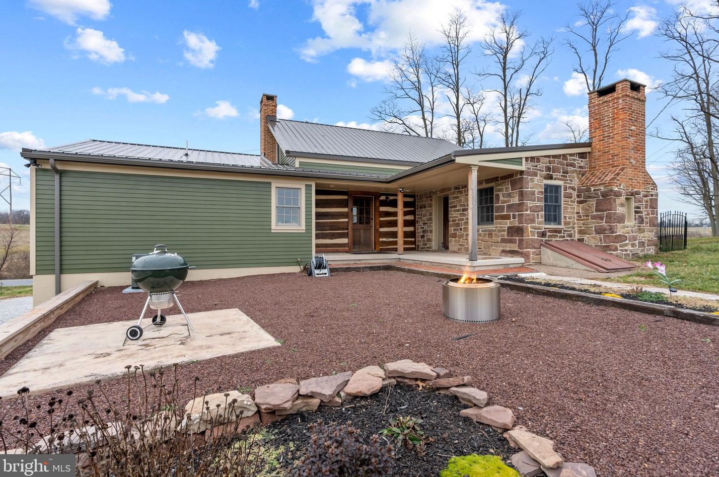 445 Bowers Brg Rd, Strinestown PA  17345-9231 exterior