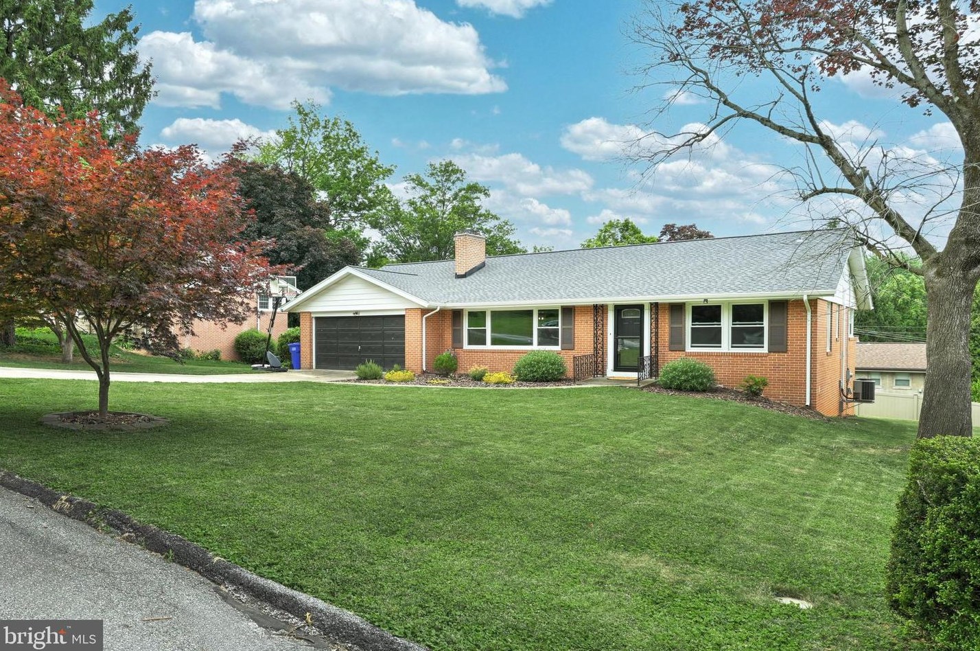 730 Woodberry Rd, York, PA 17403-4140
