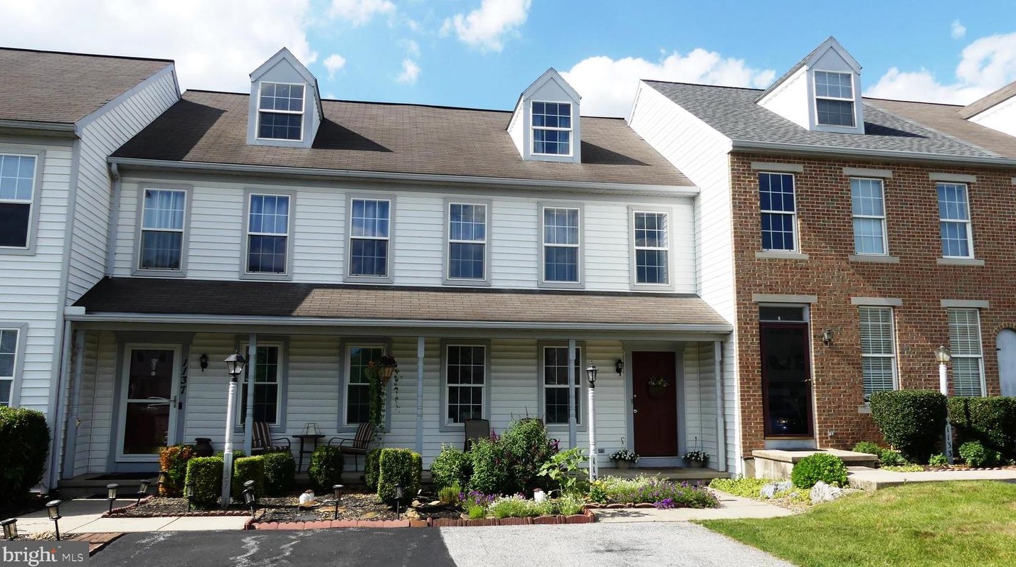 1135 Hearthridge Ln, York, PA 17404-7811