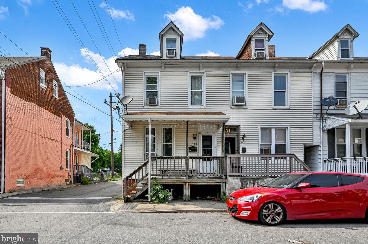 223 Front St, York, PA 17404-2709