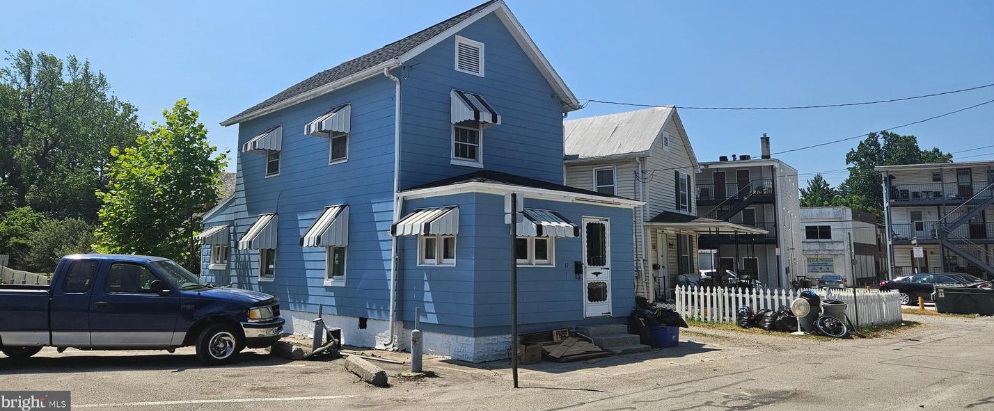 17 Gail St, Hanover, PA 17331